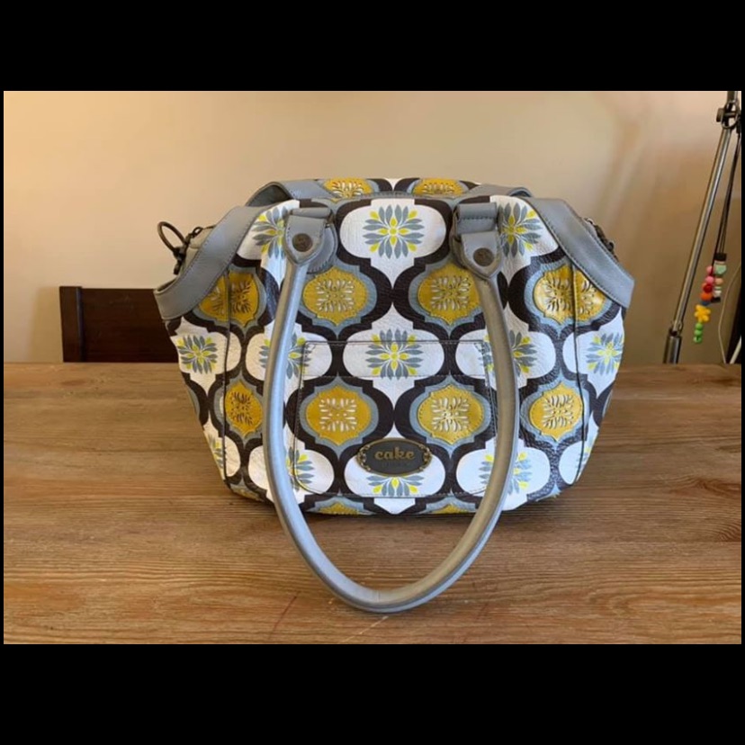 Cake Petunia Pickle Bottom Hampton Holdall Diaper